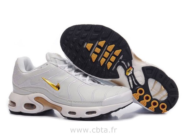 nike requin blanche